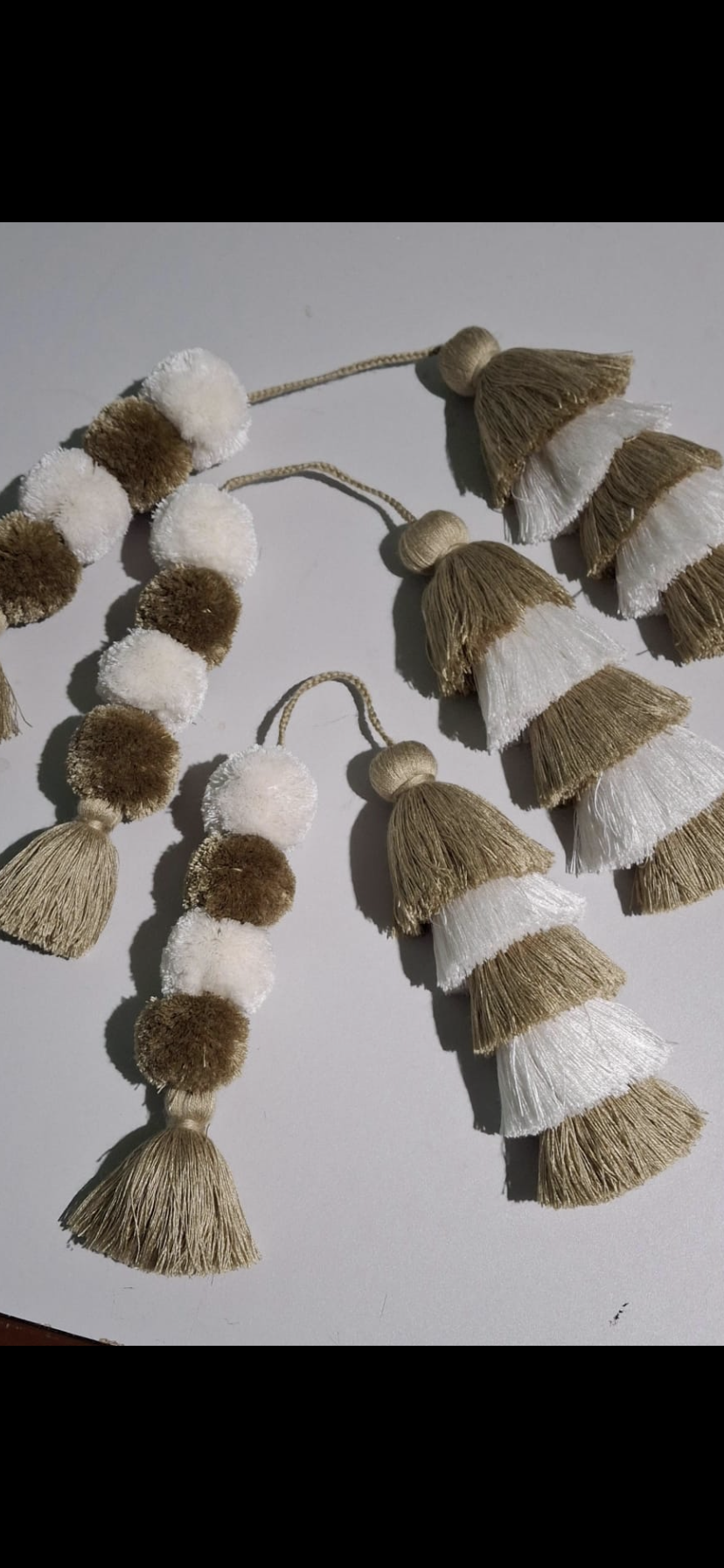 Flair Poms | Tassels in Beige + White