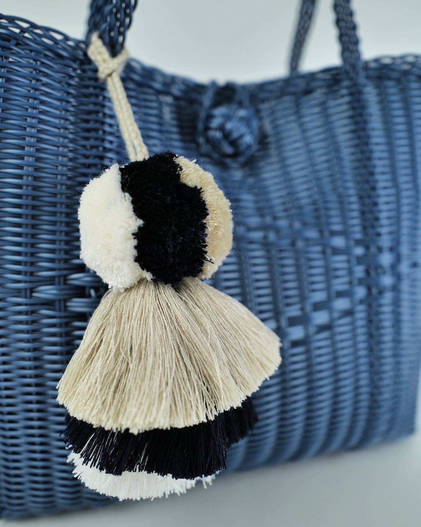 Juicy Pom | Round Pom, 3 Tassels in Blue, Beige and White