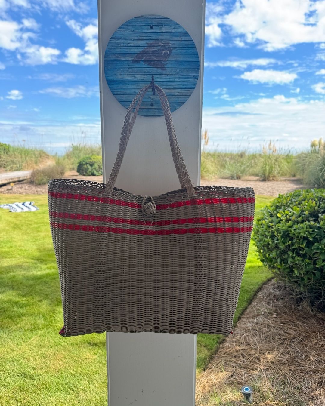 Medium | Off-Set Stripe Putty / Red